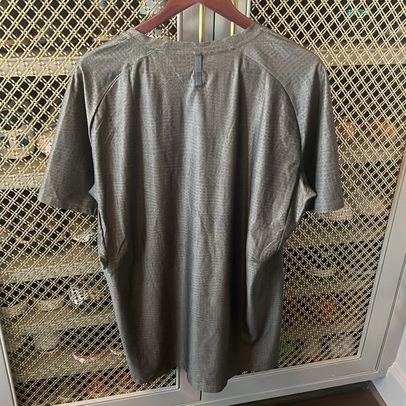 Lululemon Workout Tee - Picture 2 of 2